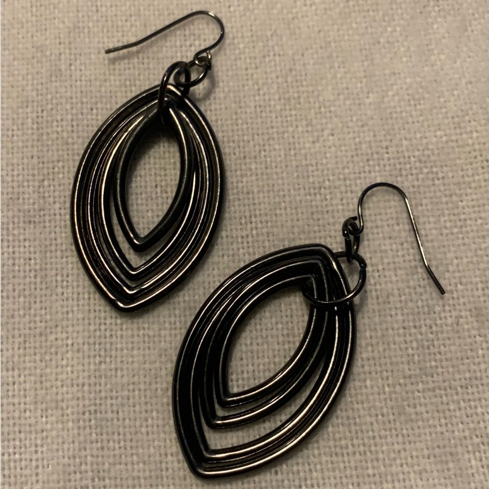 ❤️Four-Leaf Black Marquise Dangle Earrings. Original and beautiful!